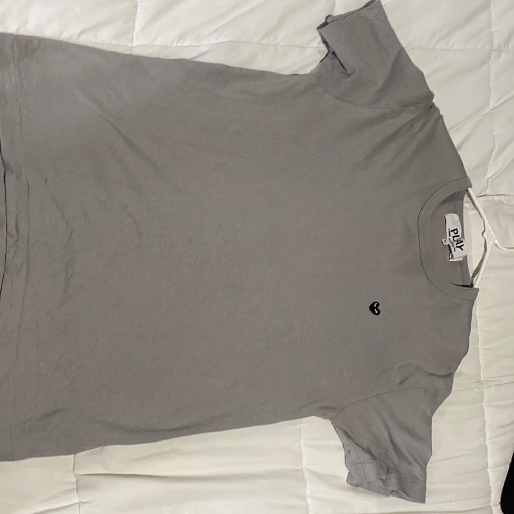 Grey t shirt